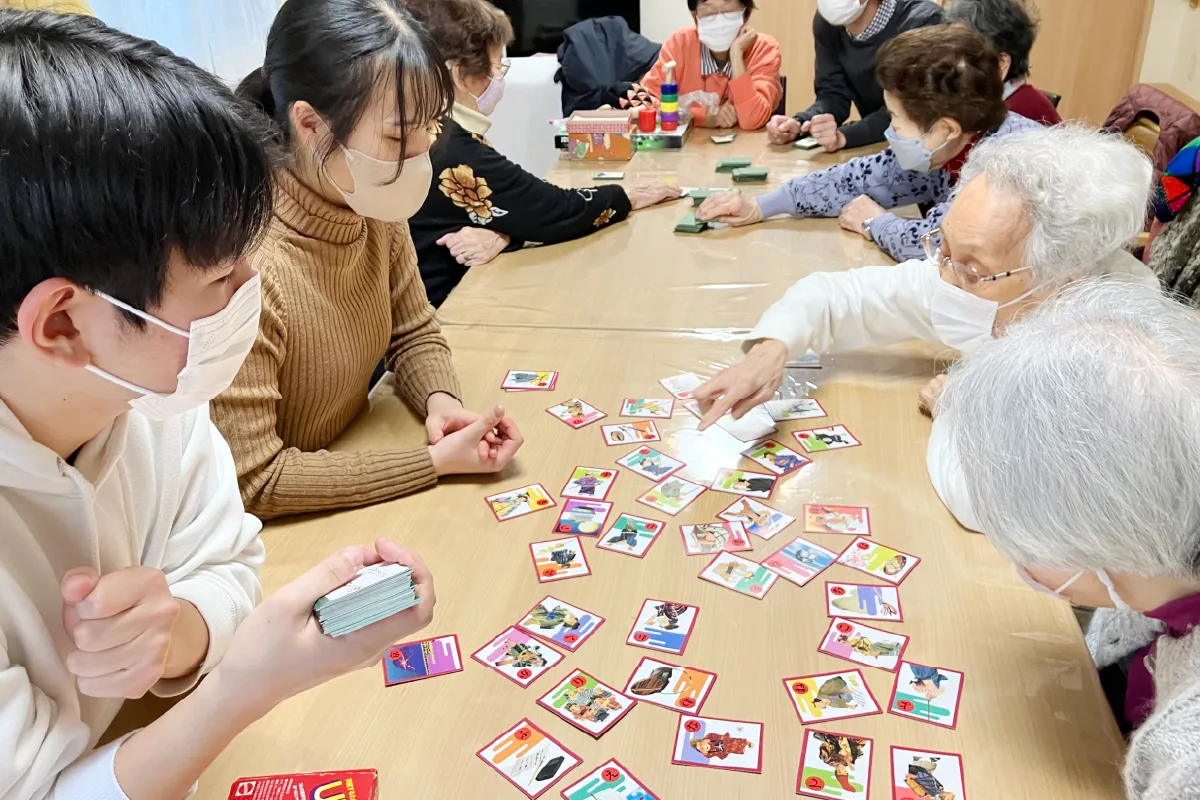 「ラララかみや」のチラシと活動の様子